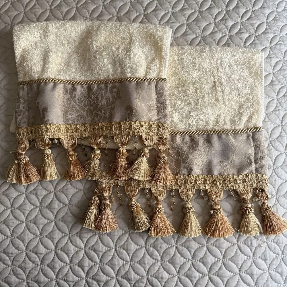 Set Of 2 Croscill Embellished Hand Towels 17x10